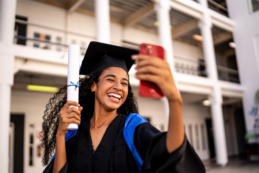 Otorgan las primeras 100 Medtronic Spark Scholarships a estudiantes